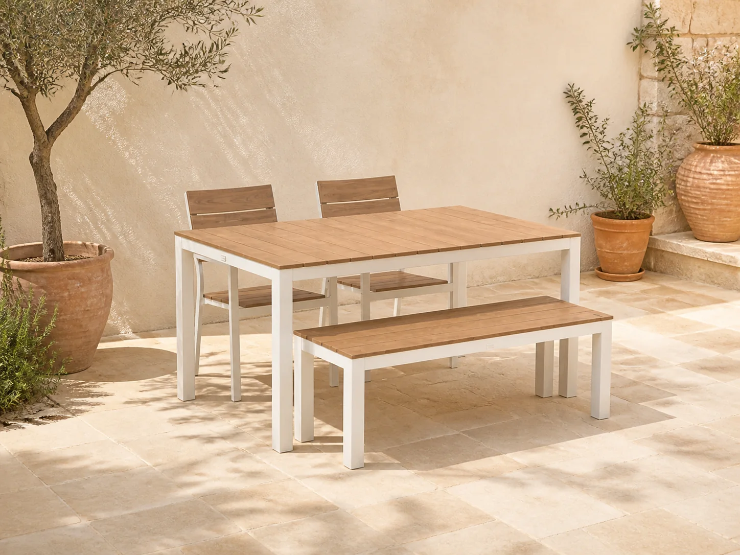 Sfeerfoto van Bellagio tuinmeubelen Fidenza 160cm dining tuinset met bank 4-delig stapelbaar – Wit