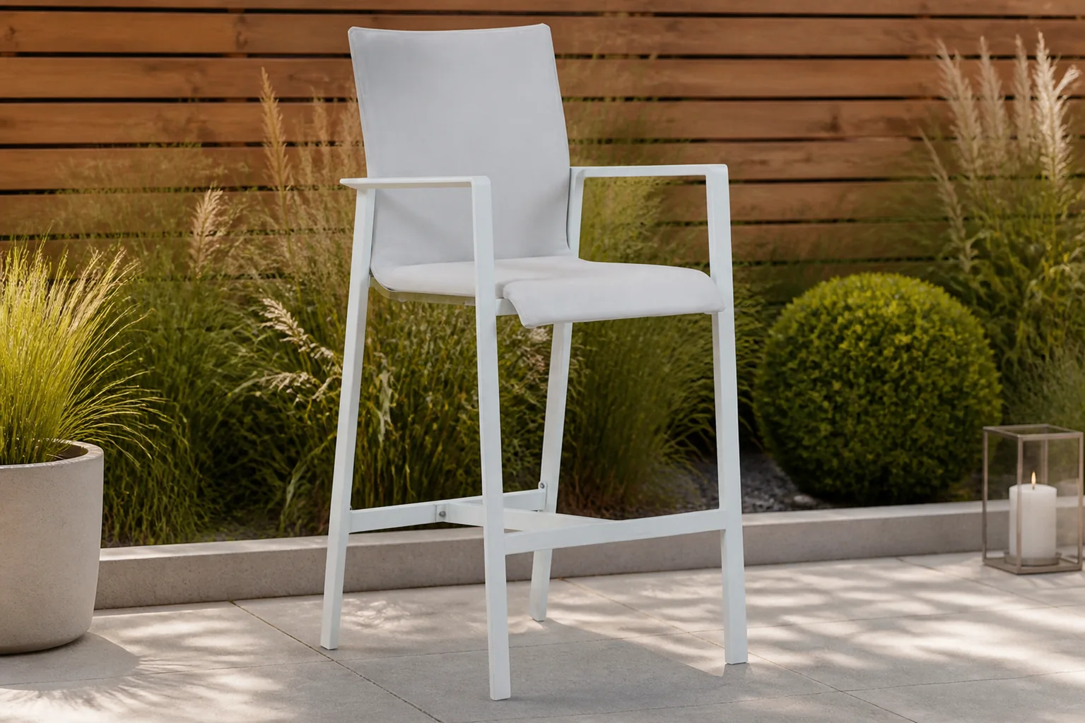 Sfeerfoto van Lifestyle Garden Furniture Rome barstoel wit