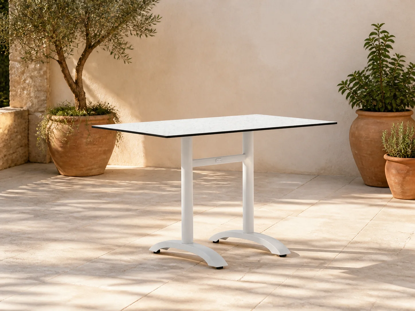 Sfeerfoto van Bellagio tuinmeubelen Lisio tuintafel 120x70x73cm – Wit