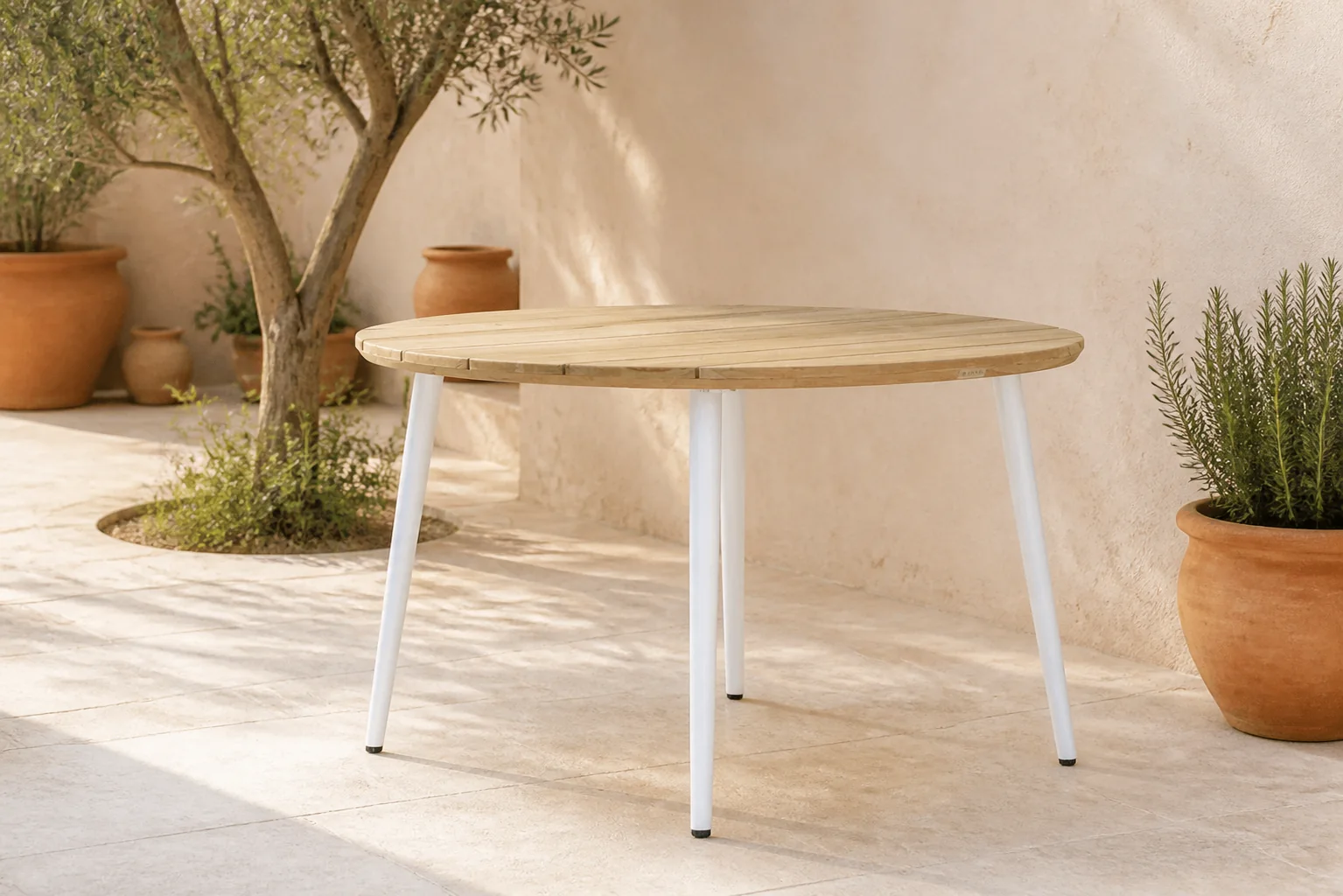 Sfeerfoto van Lifestyle Garden Furniture Montana dining tuintafel 130 cm – Wit