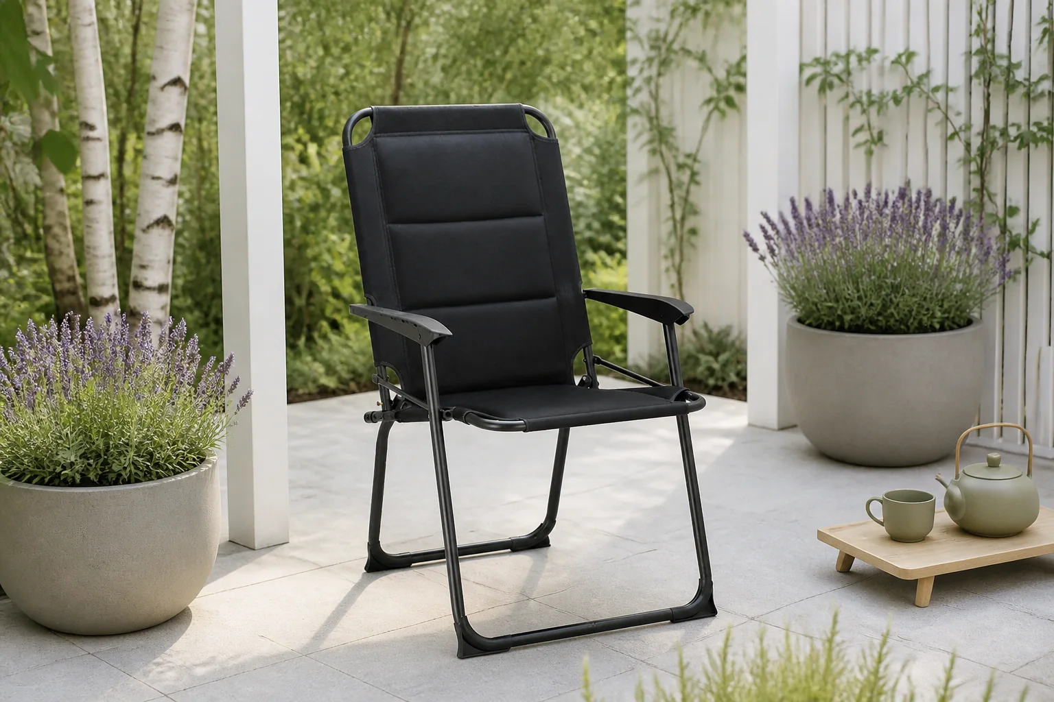 Sfeerfoto van Buitengewoon de boet Barletta Compact Tuinstoel Zwart Travellife