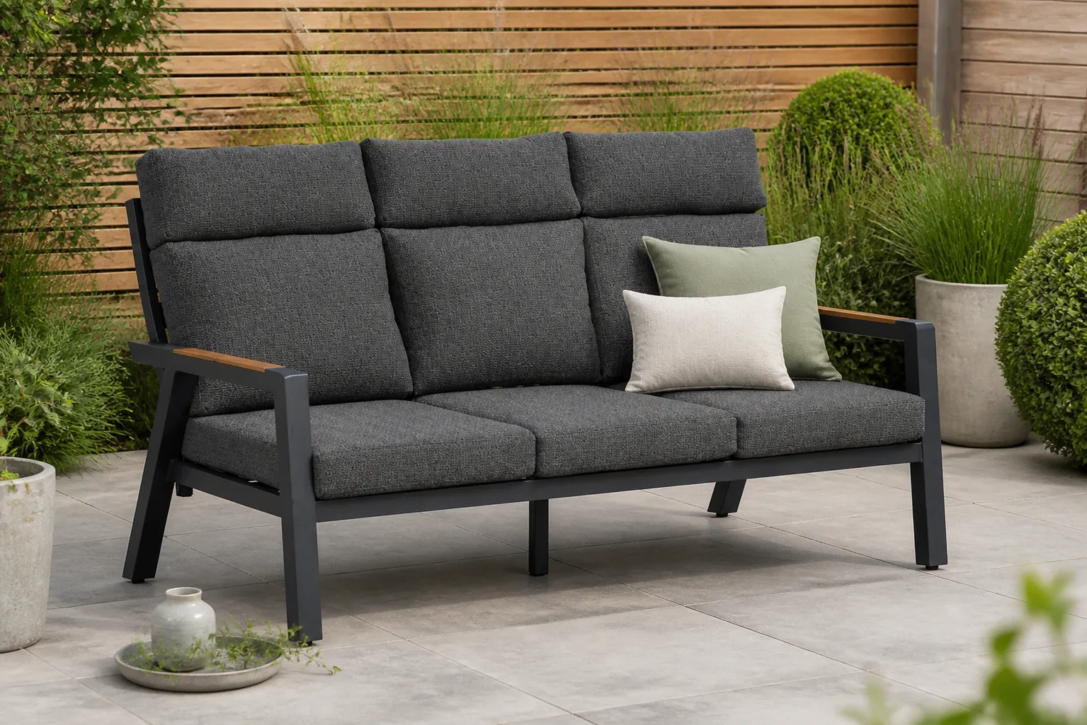 Sfeerfoto van Lifestyle Garden Furniture Marseille lounge tuinbank 3-zits – Grijs-antraciet