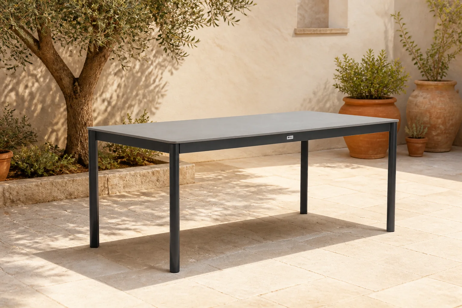 Sfeerfoto van Coco Como dining tuintafel 180 x 90 cm – Grijs-antraciet