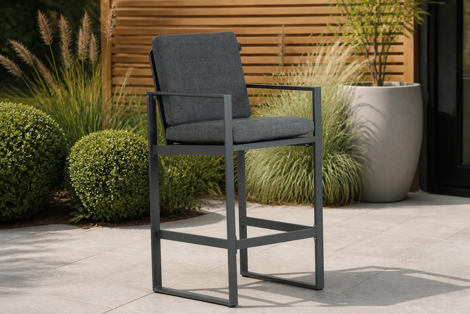 Sfeerfoto van Lifestyle Garden Furniture Nuno barstoel – Grijs-antraciet