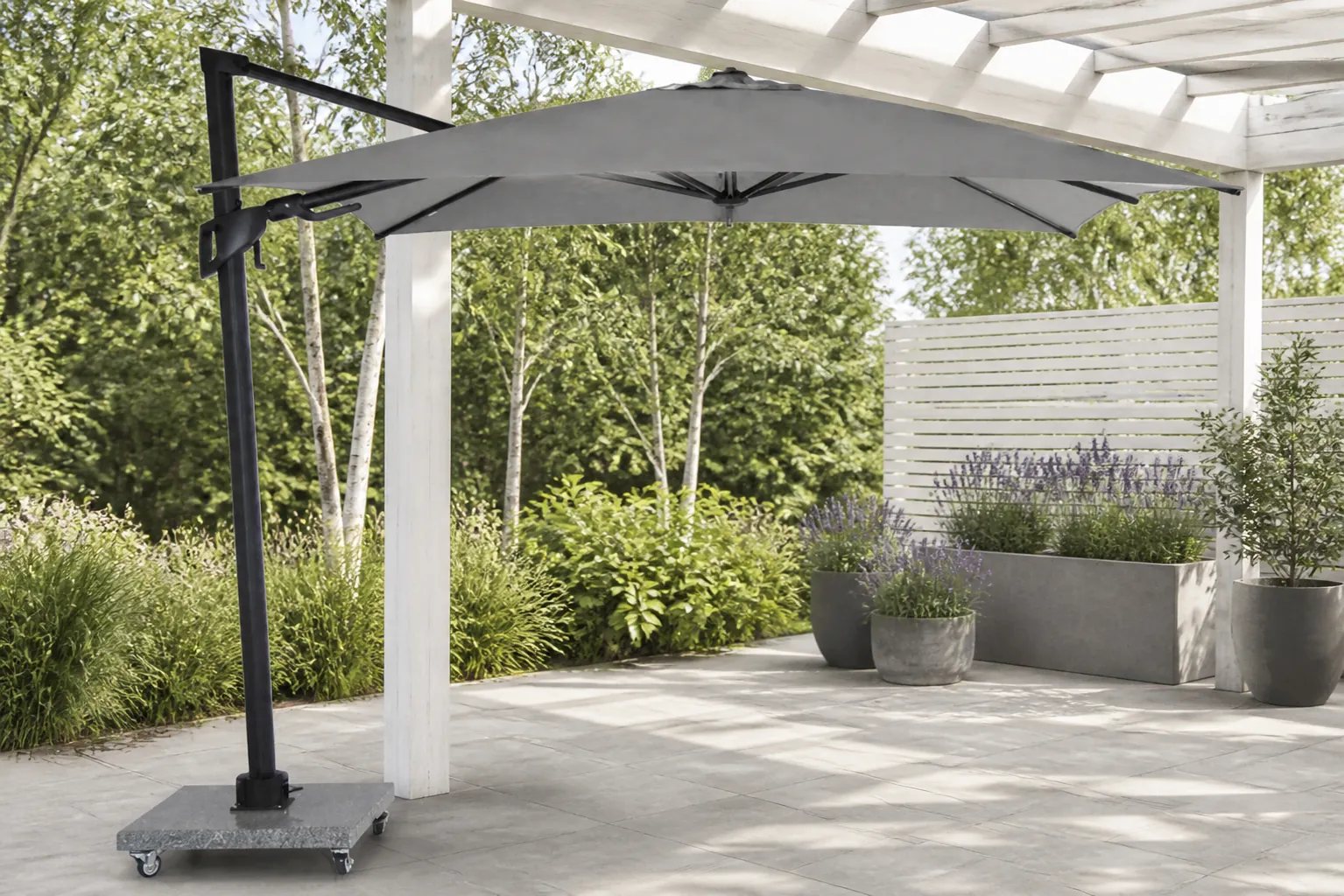 Sfeerfoto van Santika Furniture Belize Deluxe parasol 300 cm x 300 cm antraciet frame/ mid grey (excl.voet) – Grijs-antraciet