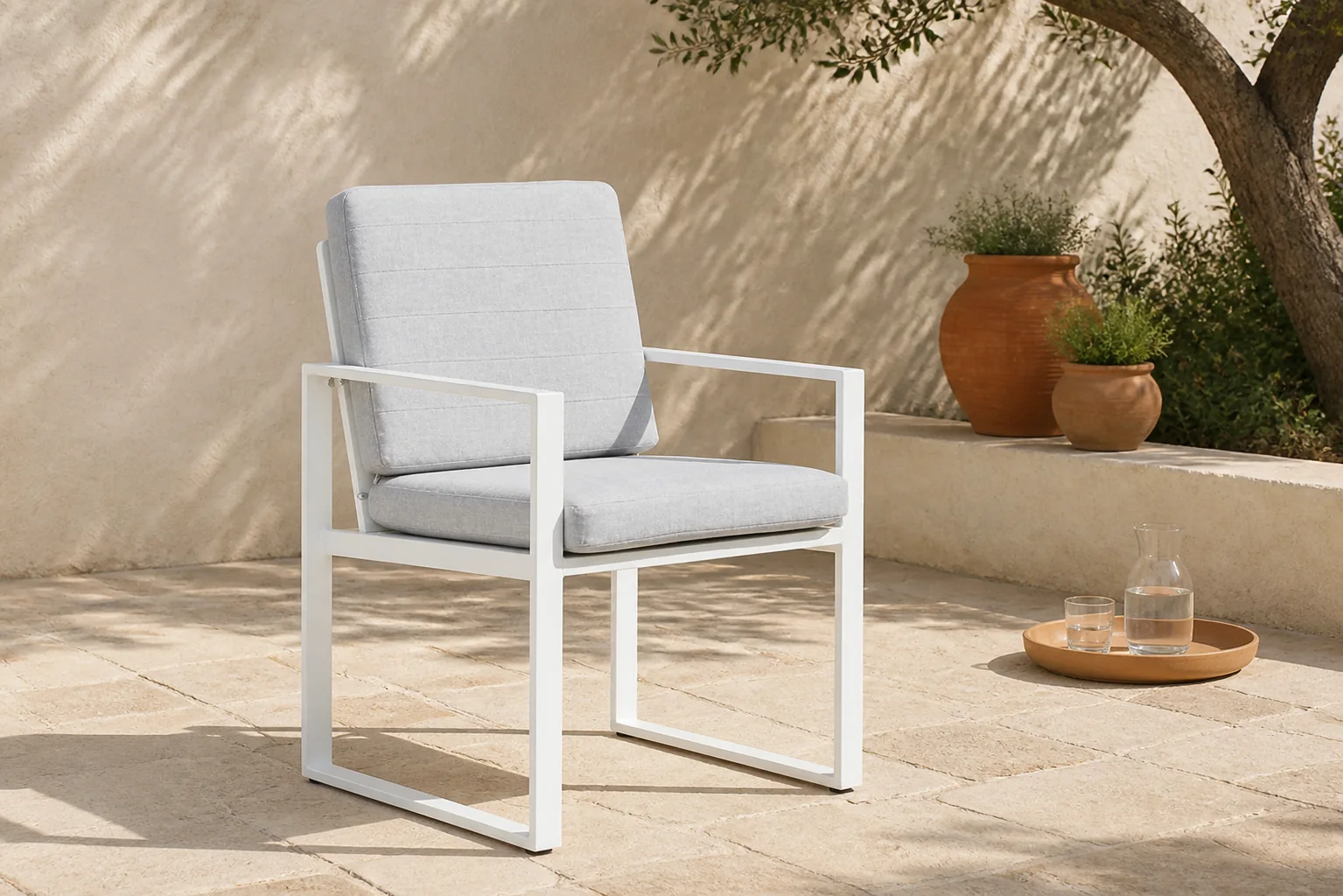 Sfeerfoto van Santika Furniture Zaga dining tuinstoel wit