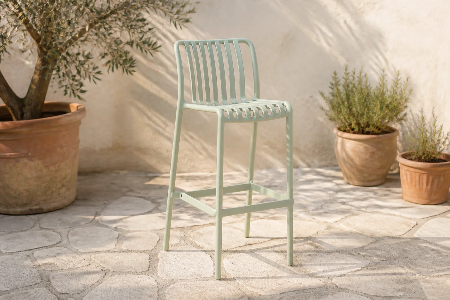 Sfeerfoto van Domani Furniture Alba barstoel mint – Groen