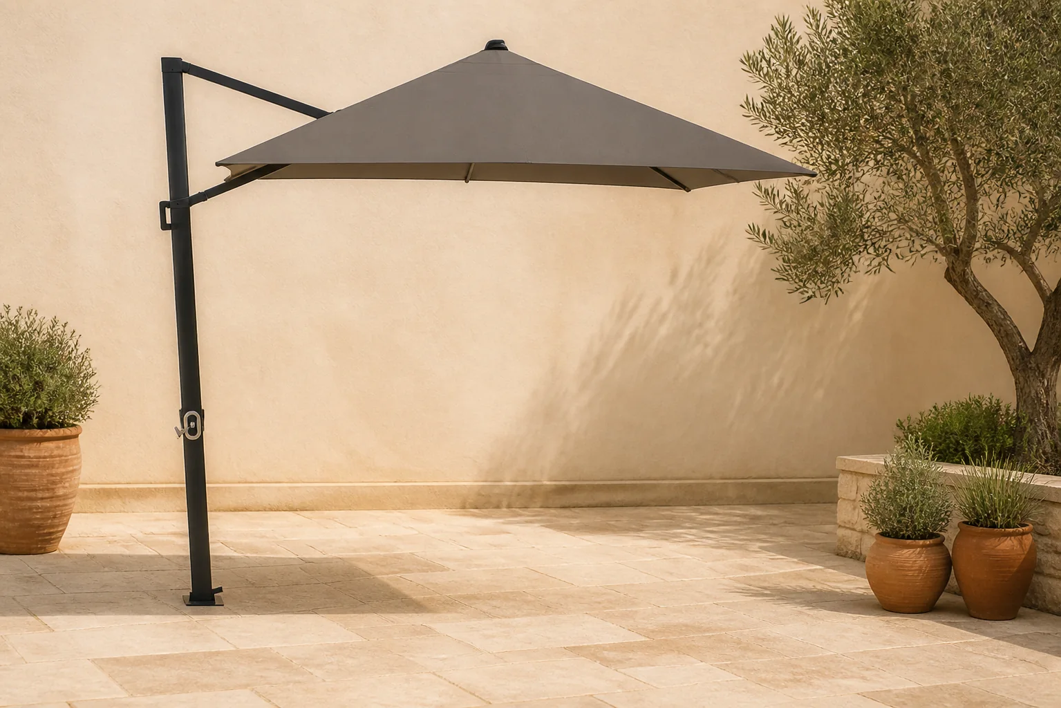 Sfeerfoto van Camello Luna zweefparasol 3x3m S2 Excellent (excl. voet) – Taupe-naturel-bruin