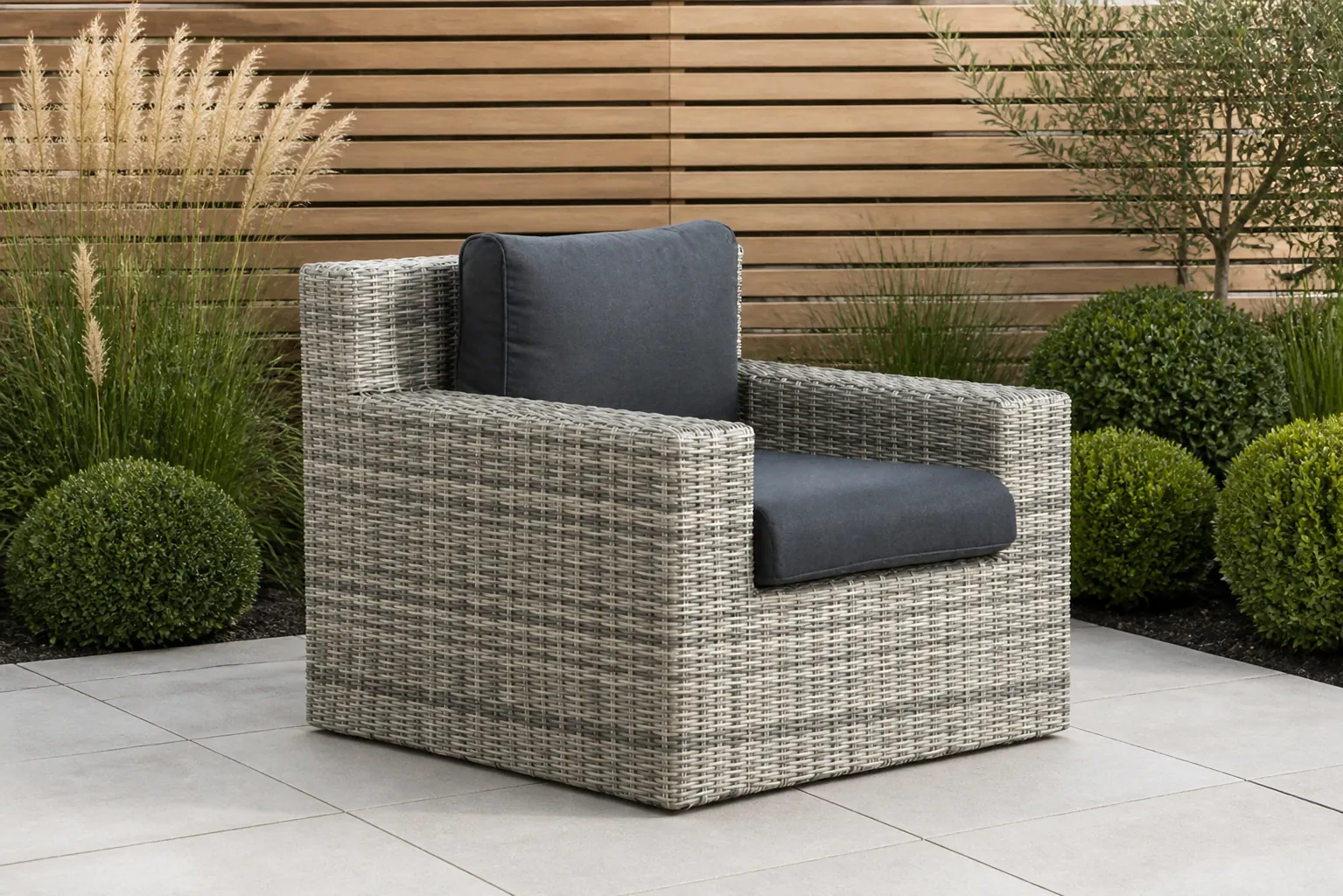 Sfeerfoto van Garden Collections Amico lounge tuinstoel – Grijs-antraciet
