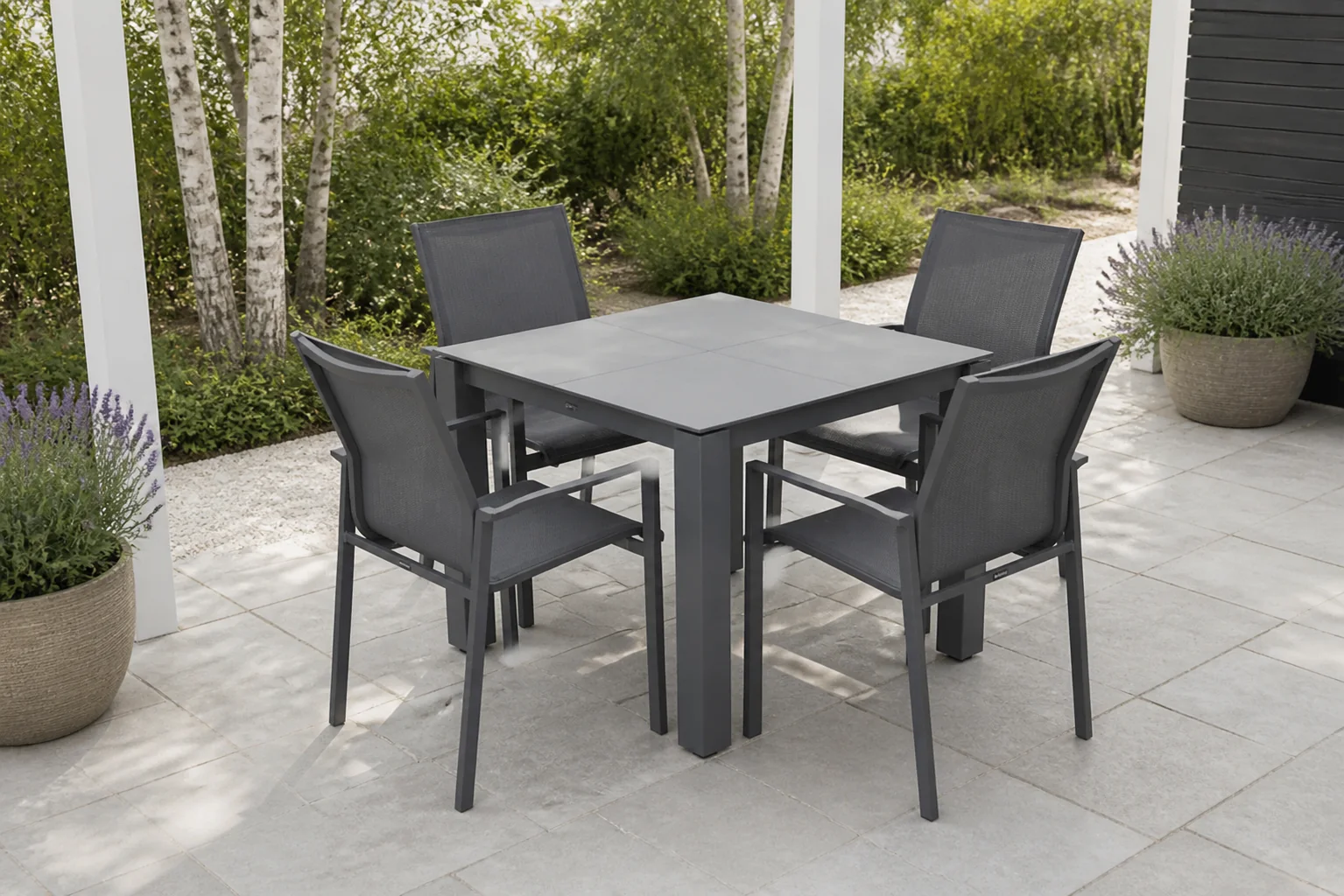 Sfeerfoto van Lifestyle Garden Furniture Timo/Yoko 90×90 cm dining tuinset 5-delig – Grijs-antraciet