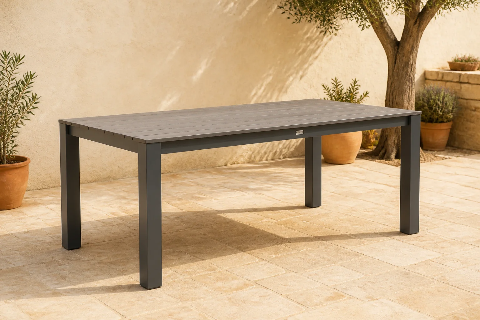 Sfeerfoto van Lifestyle Garden Furniture Valley dining tuintafel 180 x 92 cm – Grijs-antraciet