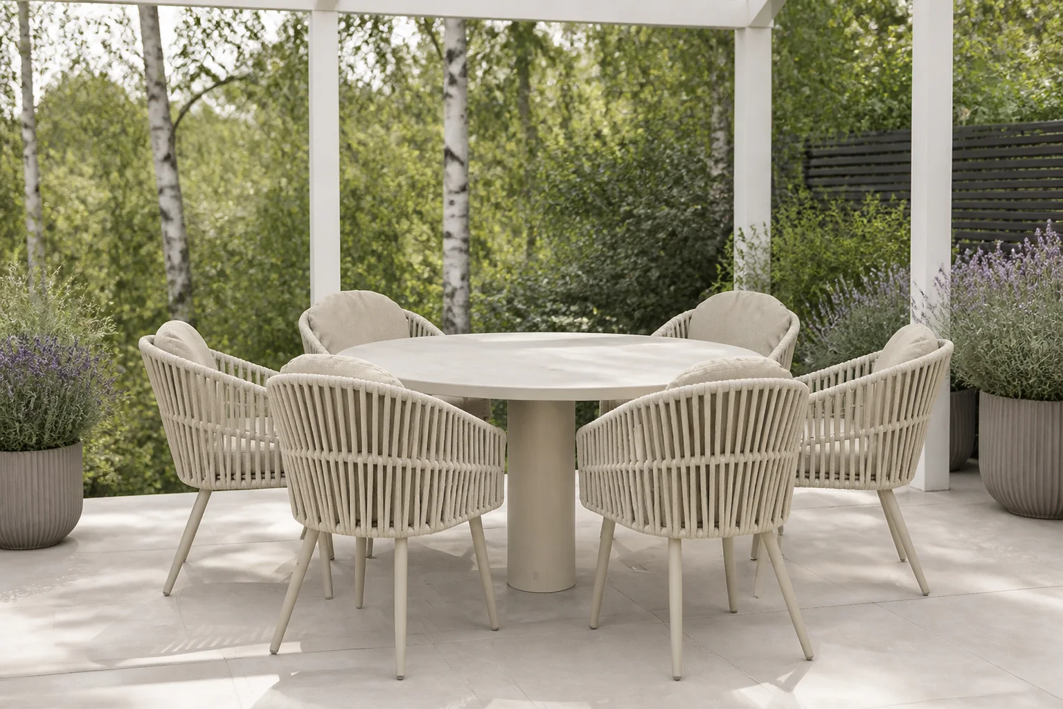 Sfeerfoto van Santika Furniture Marani/Arancia 150 cm dining tuinset 7-delig – Zand/Beige