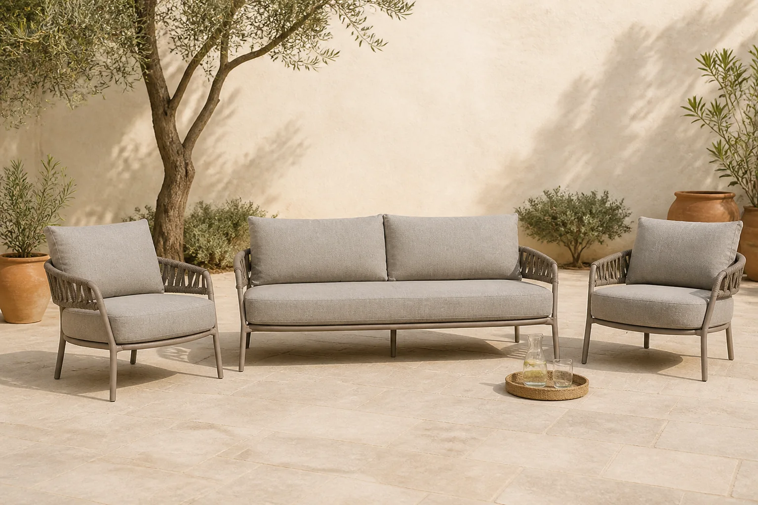 Sfeerfoto van 4 Seasons Outdoor Calma stoel-bank loungeset 3-delig – Taupe-naturel-bruin