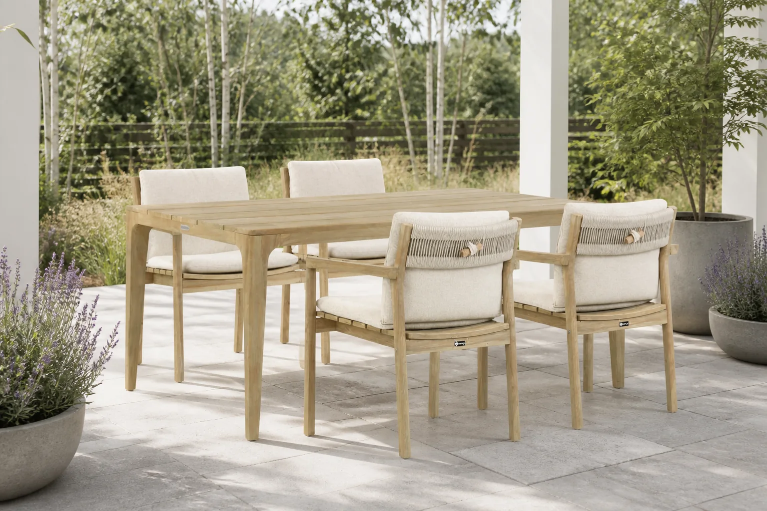 Sfeerfoto van Santika Furniture Suka/Sentis 180 cm dining tuinset 5-delig – Old teak greywash