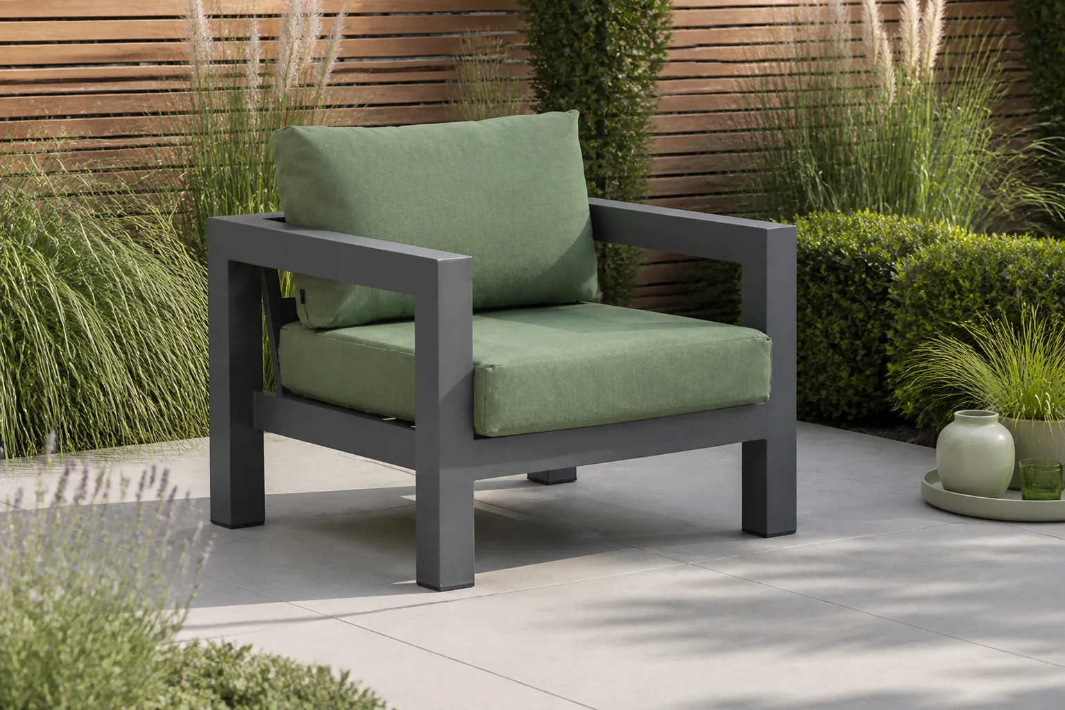 Sfeerfoto van Lifestyle Garden Furniture Luca lounge tuinstoel – Grijs-antraciet