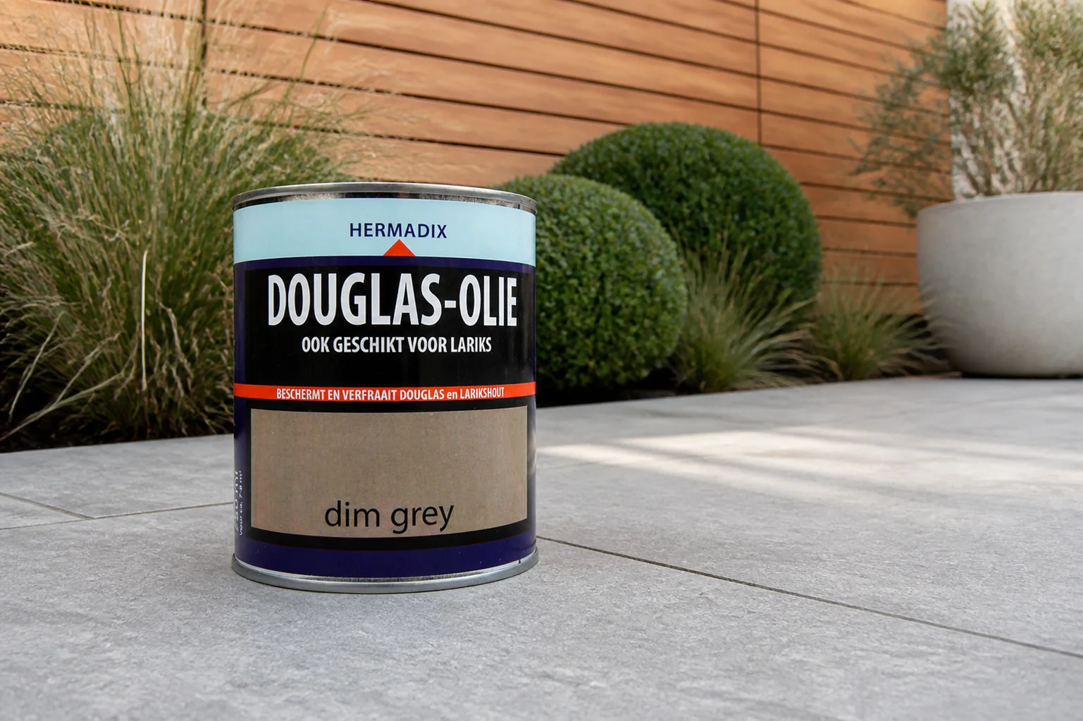 Sfeerfoto van Hermadix Douglas Olie Dim Grey 750 ml – grijs