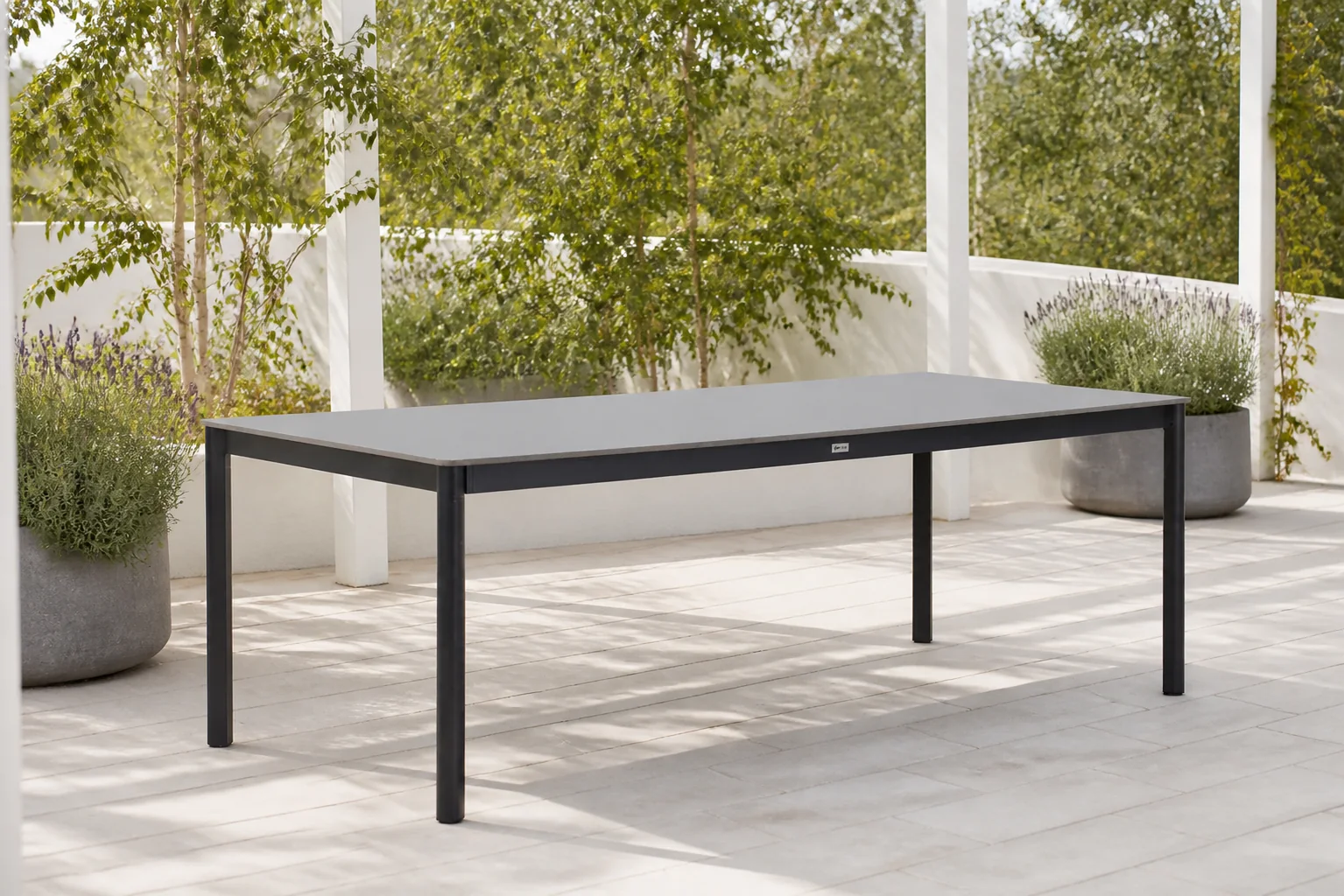 Sfeerfoto van Coco Como dining tuintafel 220 x 100 cm – Grijs-antraciet