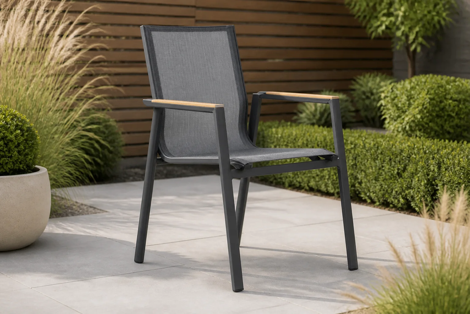 Sfeerfoto van Lifestyle Garden Furniture Fiora dining tuinstoel – Grijs-antraciet