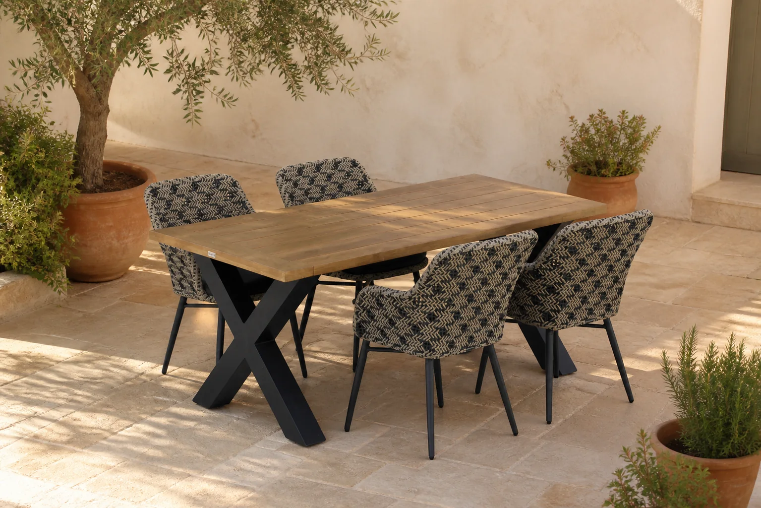 Sfeerfoto van Lifestyle Garden Furniture Crossway/Cardiff 180 cm dining tuinset 5-delig – Zwart-wit
