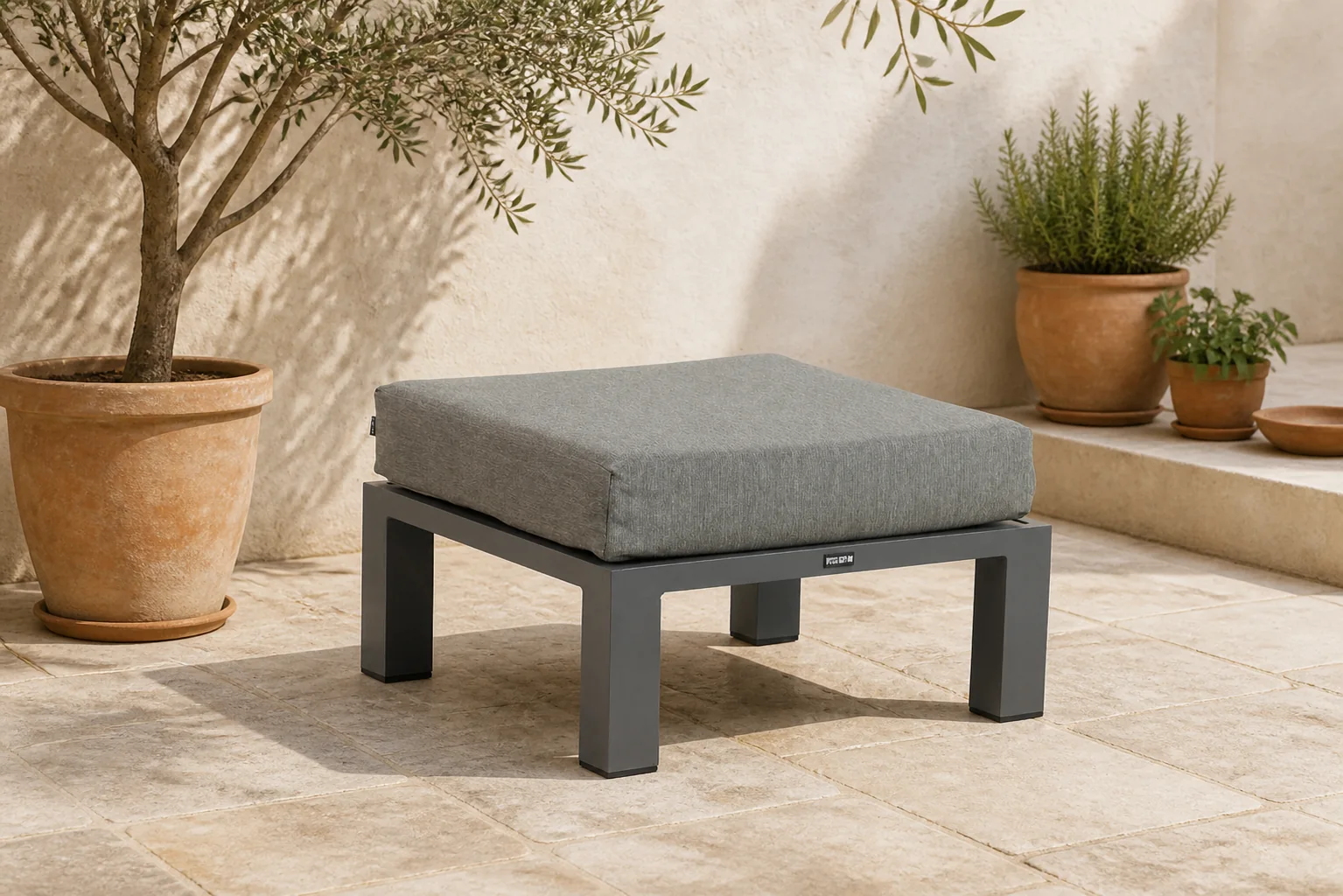 Sfeerfoto van Lifestyle Garden Furniture Luca lounge voetenbank – Grijs-antraciet