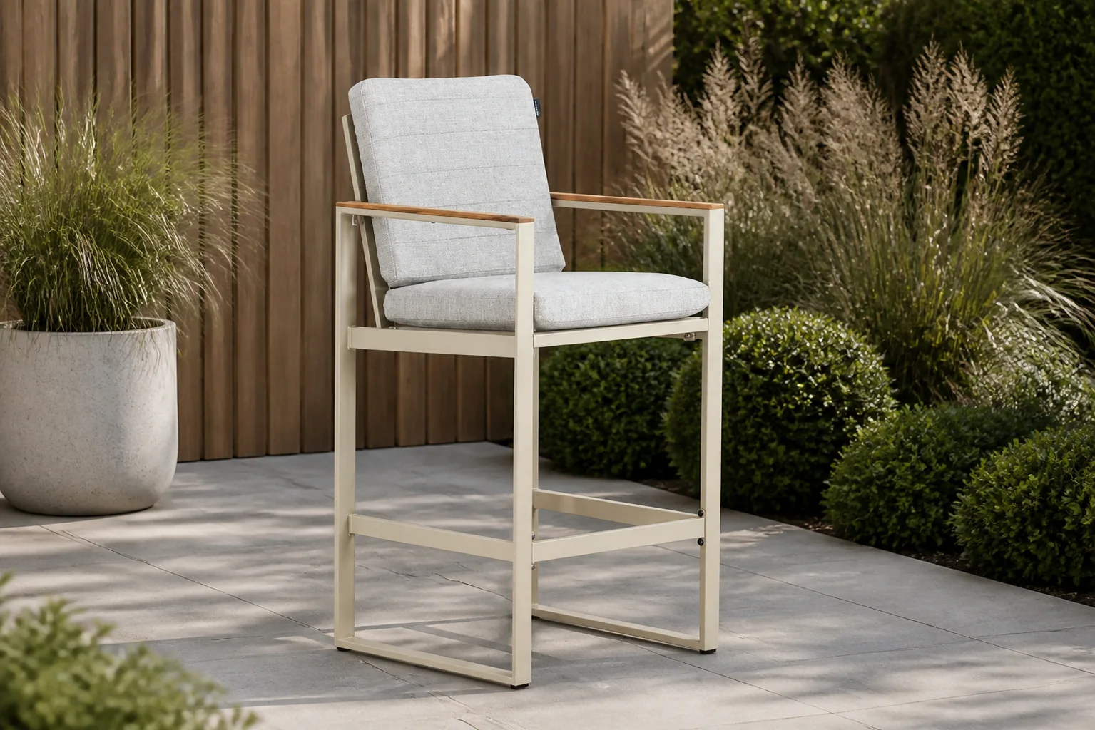 Sfeerfoto van Lifestyle Garden Furniture Faro barstoel – Taupe-naturel-bruin