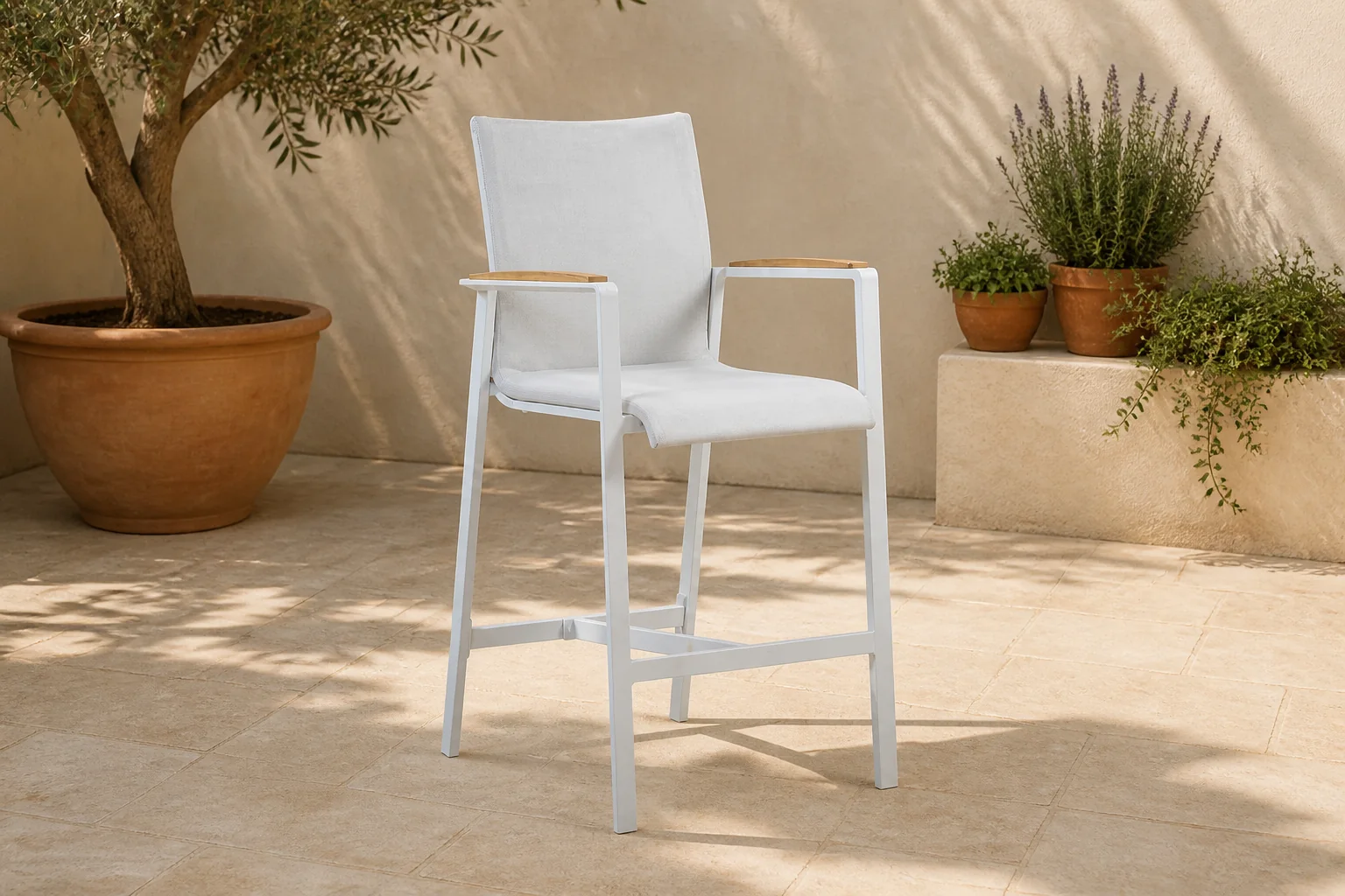Sfeerfoto van Lifestyle Garden Furniture Brandon barstoel wit