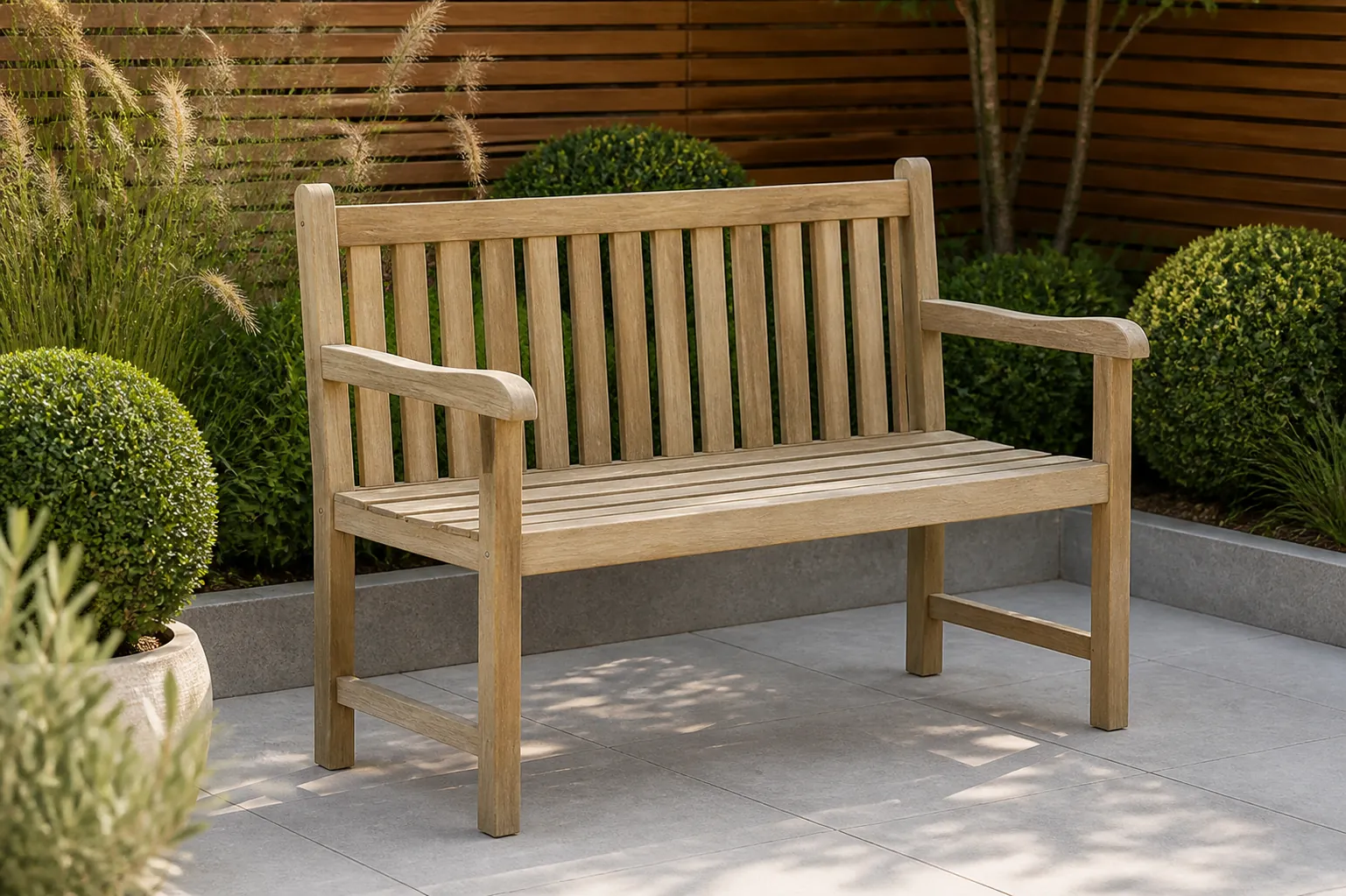 Sfeerfoto van Garden Collections Preston tuinbank teak 120 cm – Old teak greywash
