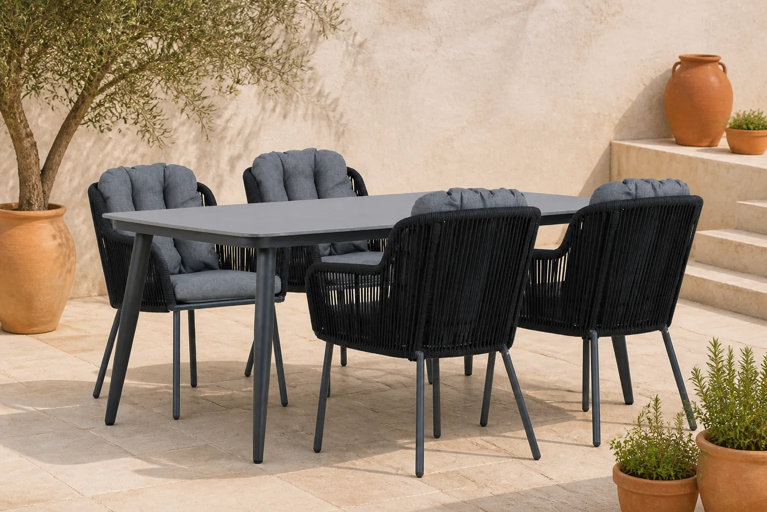 Sfeerfoto van Santika Furniture Tendenza/Vienna 180 cm dining tuinset 5-delig – Grijs-antraciet
