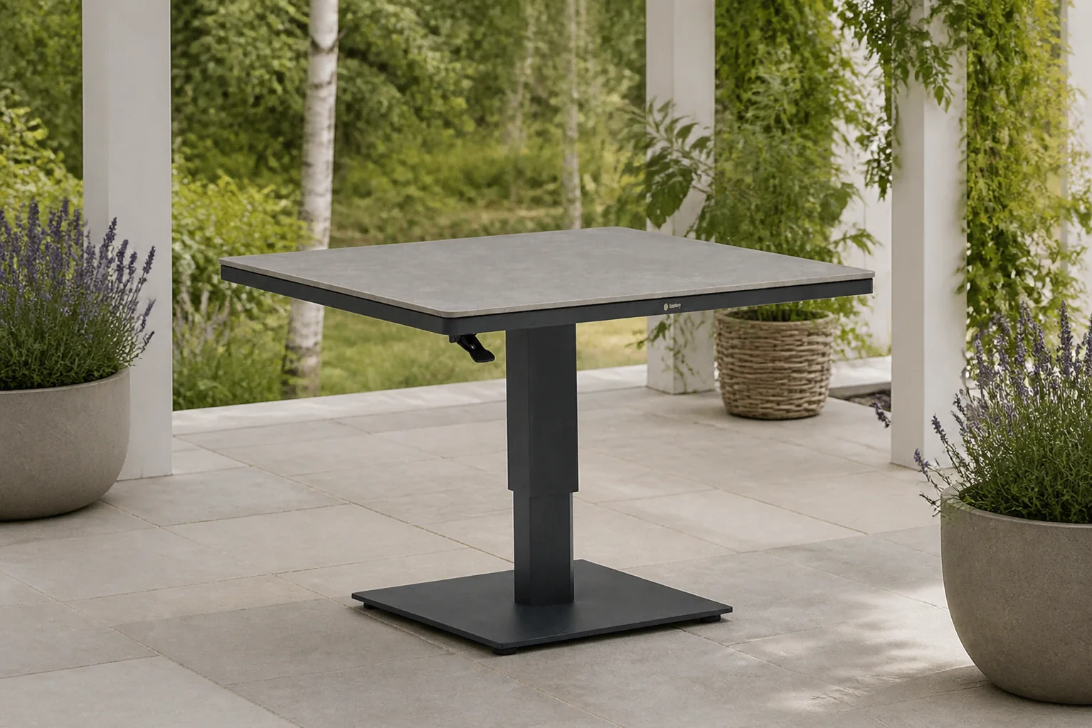 Sfeerfoto van Coco Tivano in hoogte verstelbare tuintafel 90 x 90 cm – Grijs-antraciet