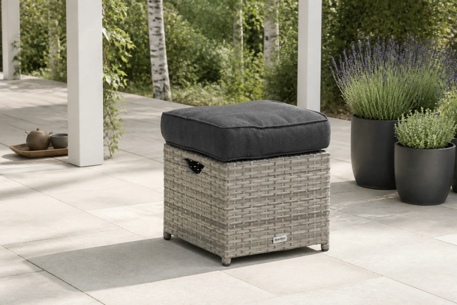 Sfeerfoto van Garden Collections Sheffield side chair met kussen – Grijs-antraciet
