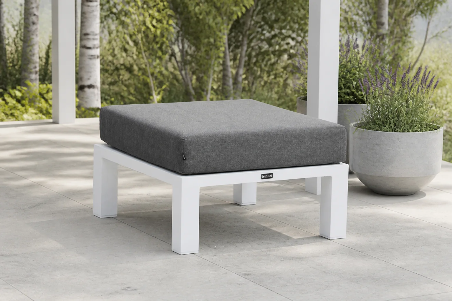 Sfeerfoto van Lifestyle Garden Furniture Luca lounge voetenbank – Wit