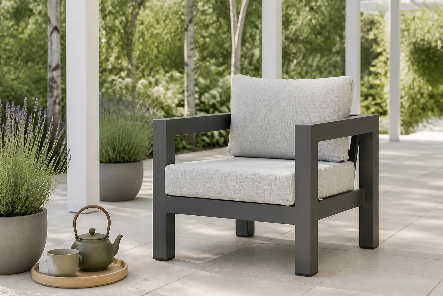 Sfeerfoto van Lifestyle Garden Furniture Luca lounge tuinstoel – Grijs-antraciet