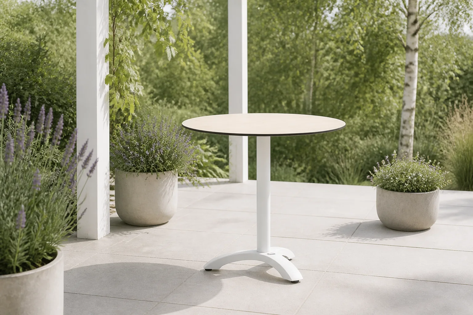 Sfeerfoto van Bellagio tuinmeubelen Lisio tuintafel ø80cm (h:73cm) – Wit