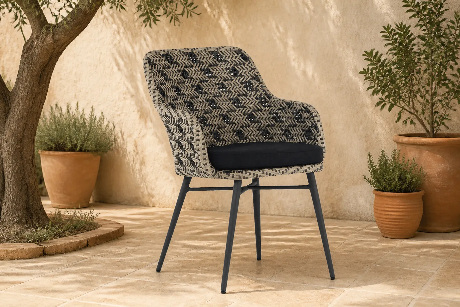 Sfeerfoto van Lifestyle Garden Furniture Crossway dining tuinstoel – Zwart-wit