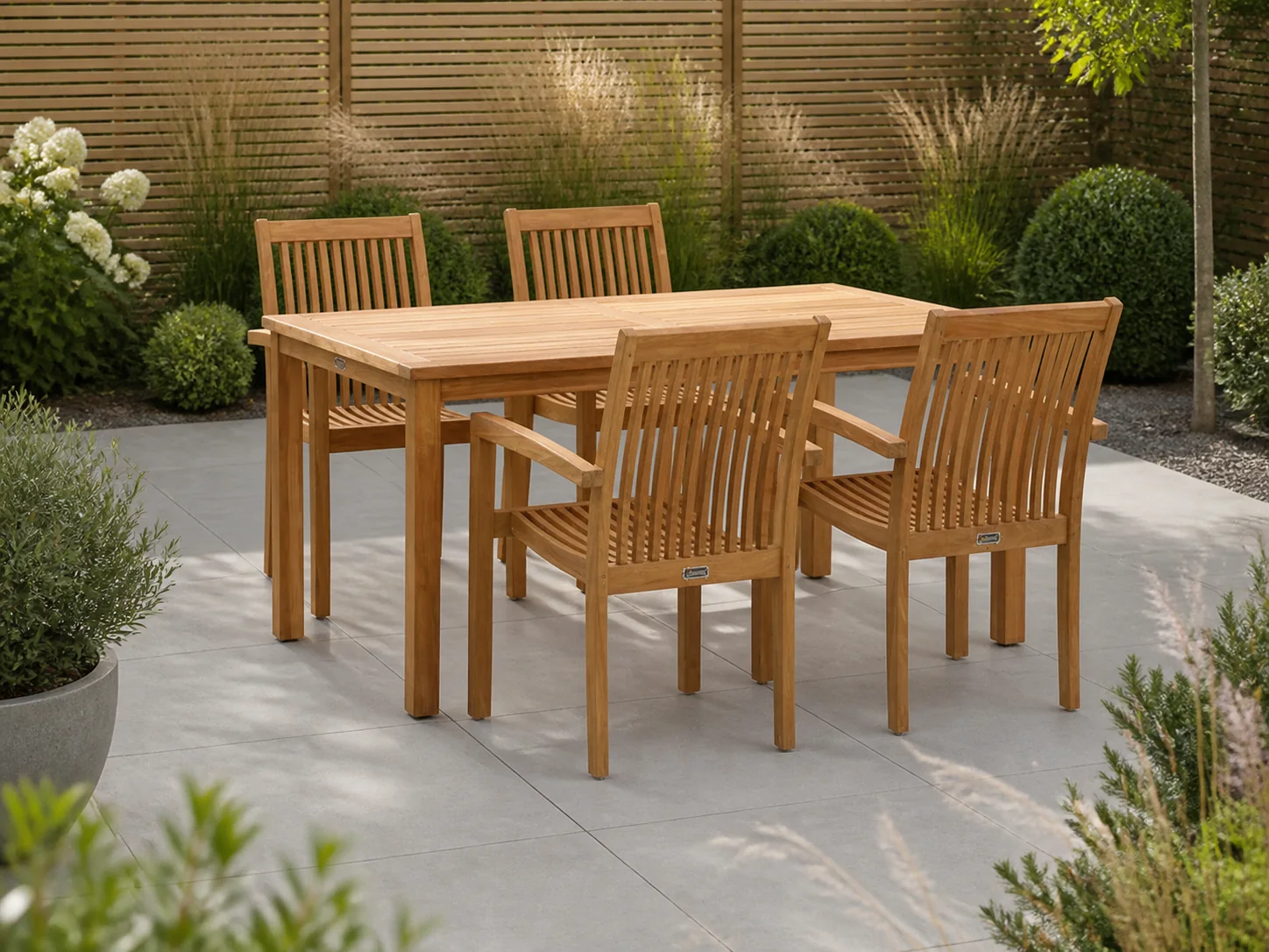 Sfeerfoto van Sunyard Furniture + 15% kassakorting | Sunyard Jakarta/Liverpool 160cm dining tuinset 5-delig stapelbaar – Bruin