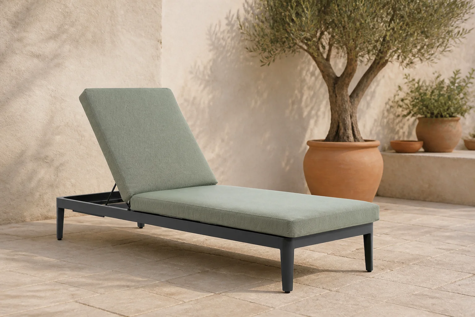 Sfeerfoto van Lifestyle Garden Furniture Mateo ligbed met kussen antraciet/moss green – Grijs-antraciet