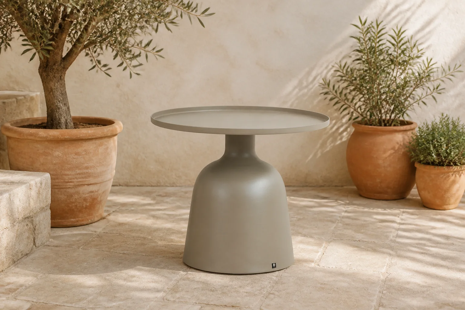 Sfeerfoto van Santika Furniture Lestari loungetafel 55 cm – Taupe-naturel-bruin