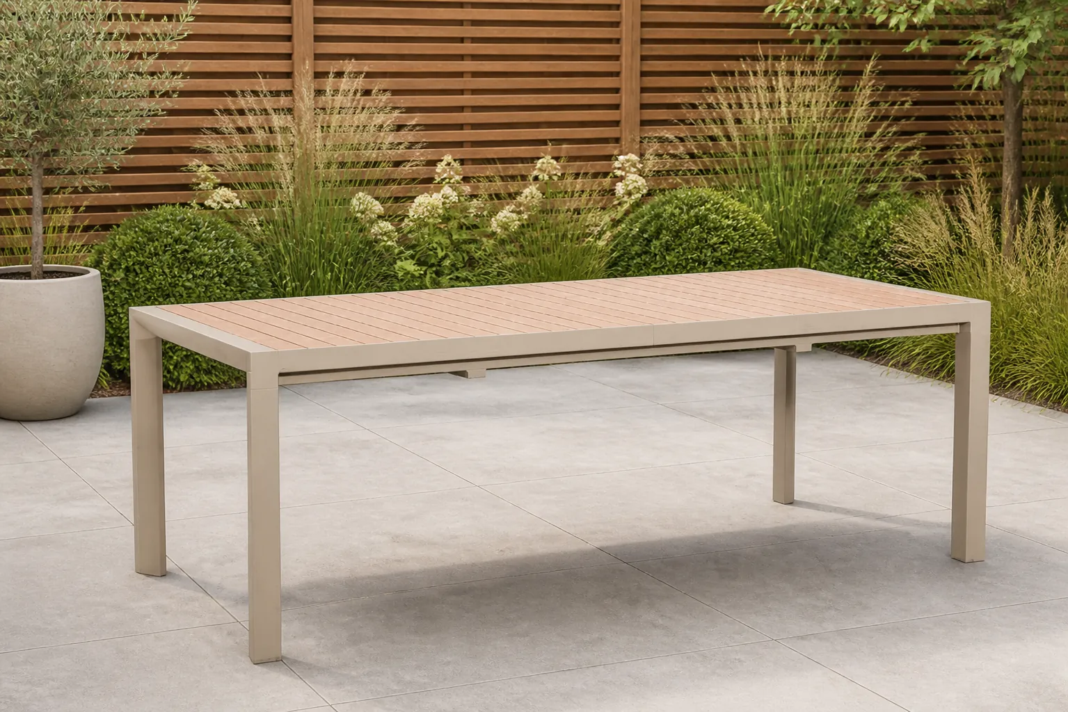 Sfeerfoto van Lifestyle Garden Furniture Allungo dining tuintafel uitschuifbaar – Zand/Beige