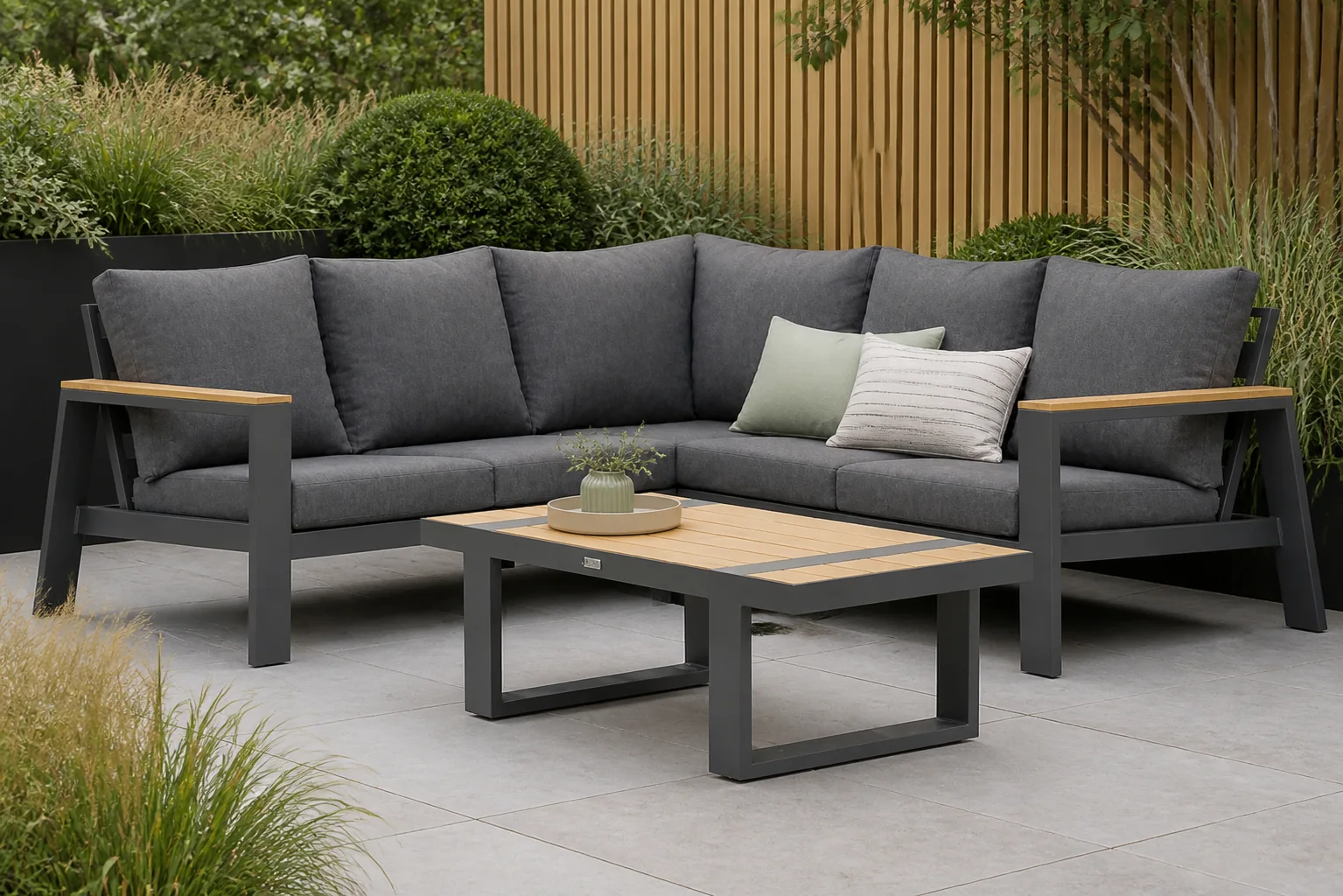 Sfeerfoto van Lifestyle Garden Furniture Marietta hoek loungeset 4-delig – Grijs-antraciet