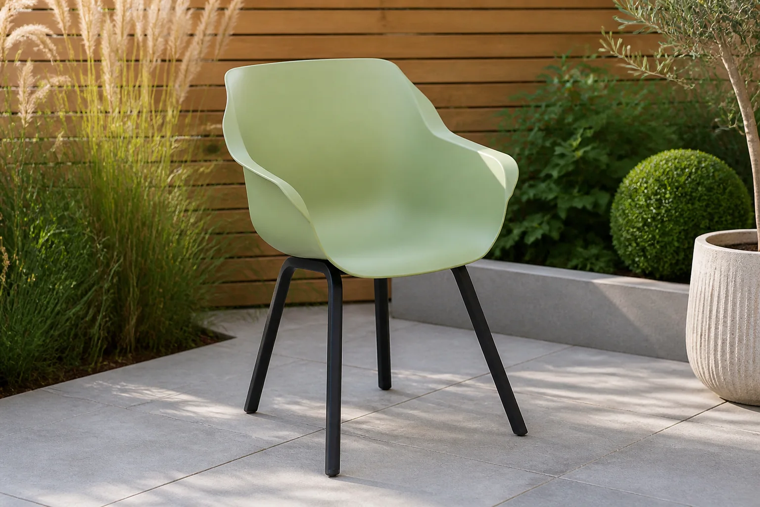 Sfeerfoto van Hartman Sophie Element dining tuinstoel french green met gratis zitkussen – Groen