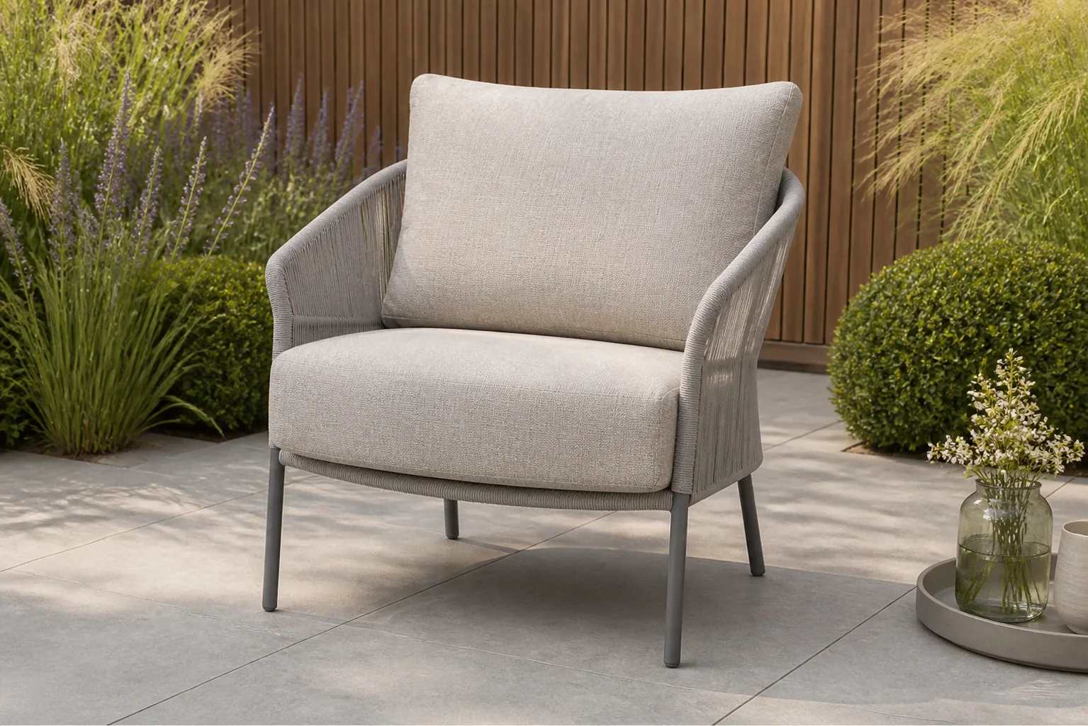 Sfeerfoto van 4 Seasons Outdoor Seasons Florence living chair CARAMEL – Taupe-naturel-bruin