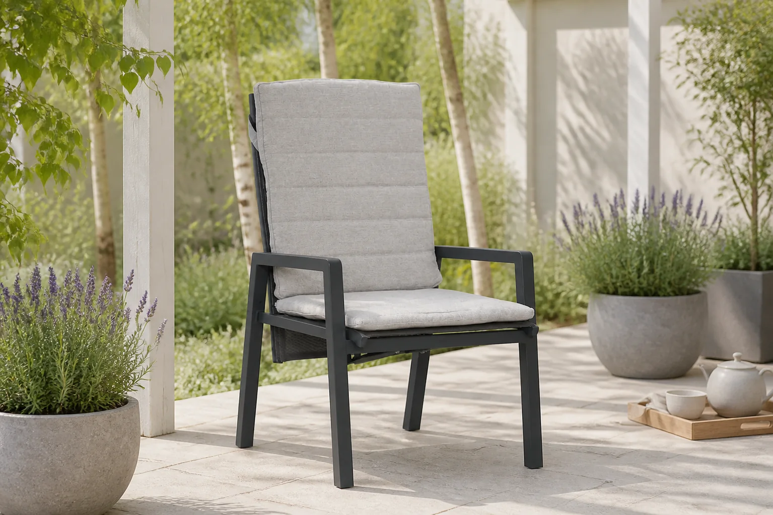 Sfeerfoto van Lifestyle Garden Furniture Vivaro dining tuinstoel verstelbaar antracite – Grijs-antraciet