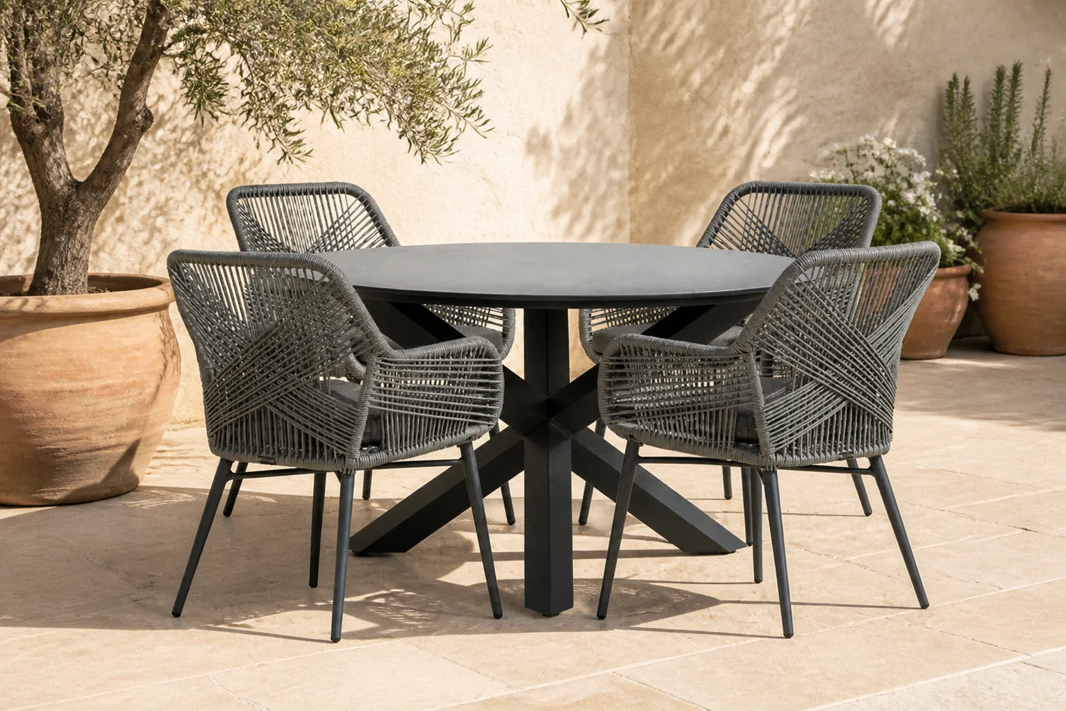 Sfeerfoto van Lifestyle Garden Furniture Advance/Orino 130 cm dining tuinset 5-delig – Grijs-antraciet