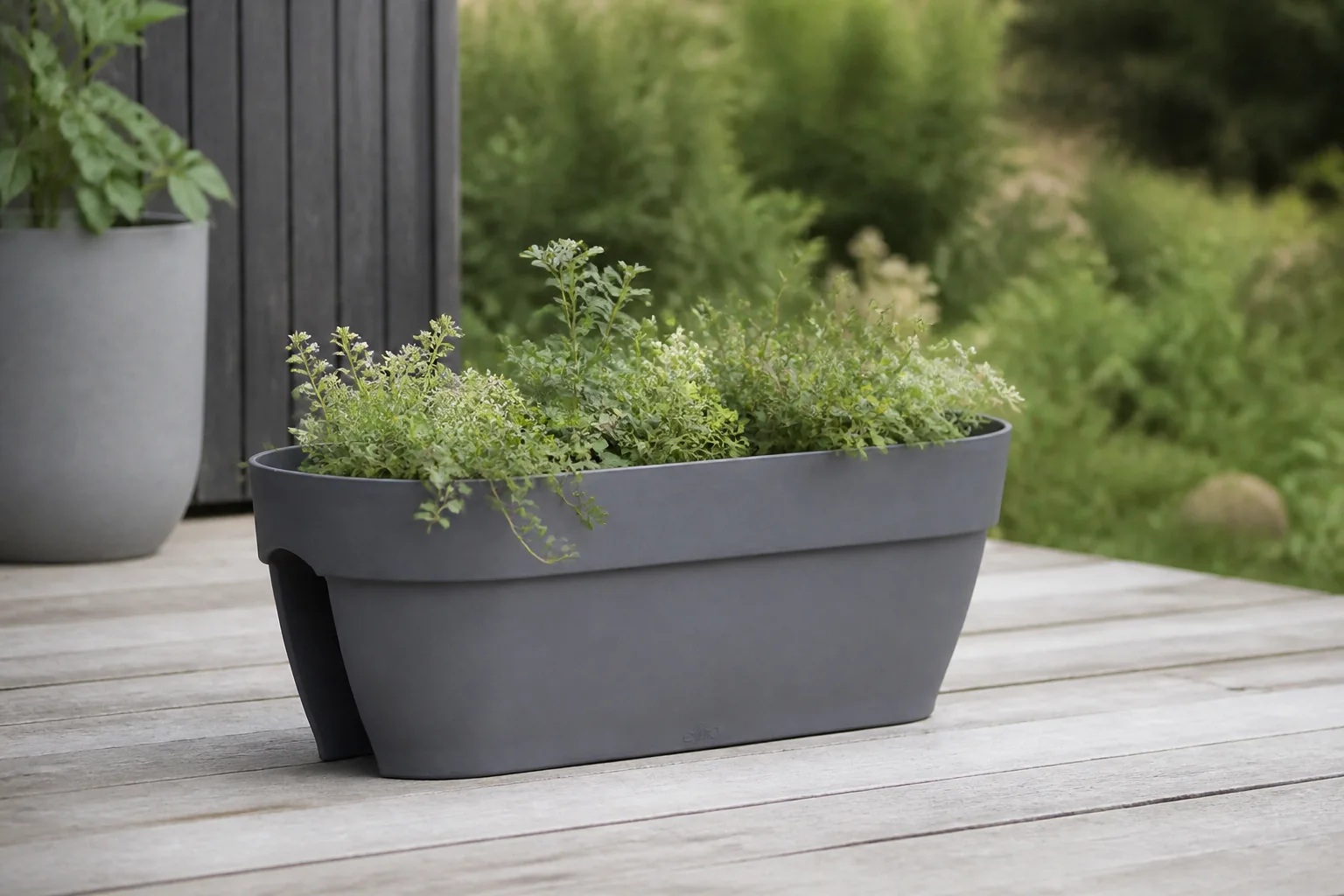 Sfeerfoto van Elho Vibia campana flower bridge 60 cm antraciet bloempot – grijs