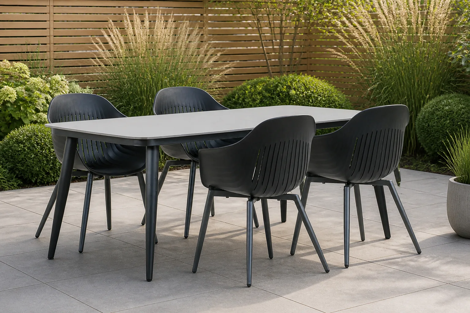 Sfeerfoto van Lifestyle Garden Furniture Lissabon/Vienna 180 cm dining tuinset 5-delig – Grijs-antraciet