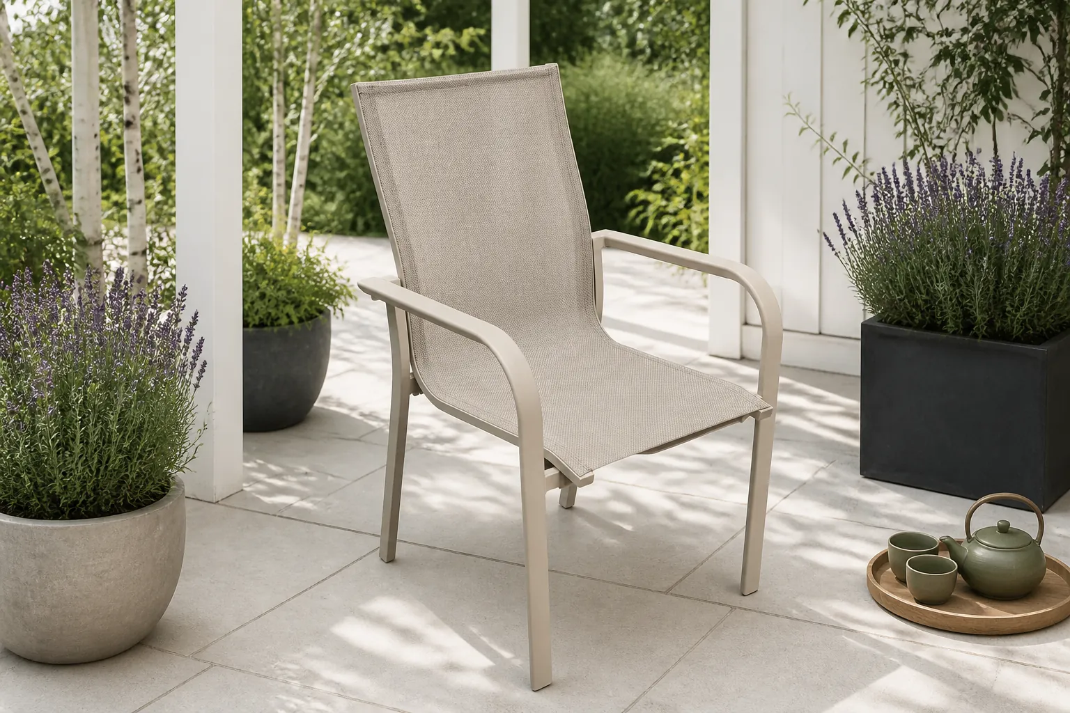 Sfeerfoto van Trestino Gakona Tuinstoel Latte – beige