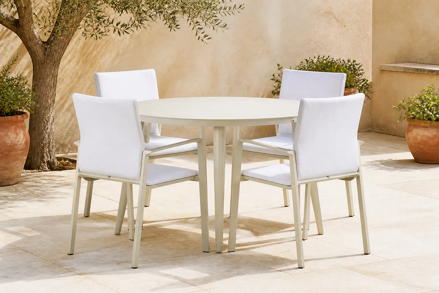 Sfeerfoto van Lifestyle Garden Furniture Rome/Vienna 120 cm dining tuinset 5-delig – Taupe-naturel-bruin