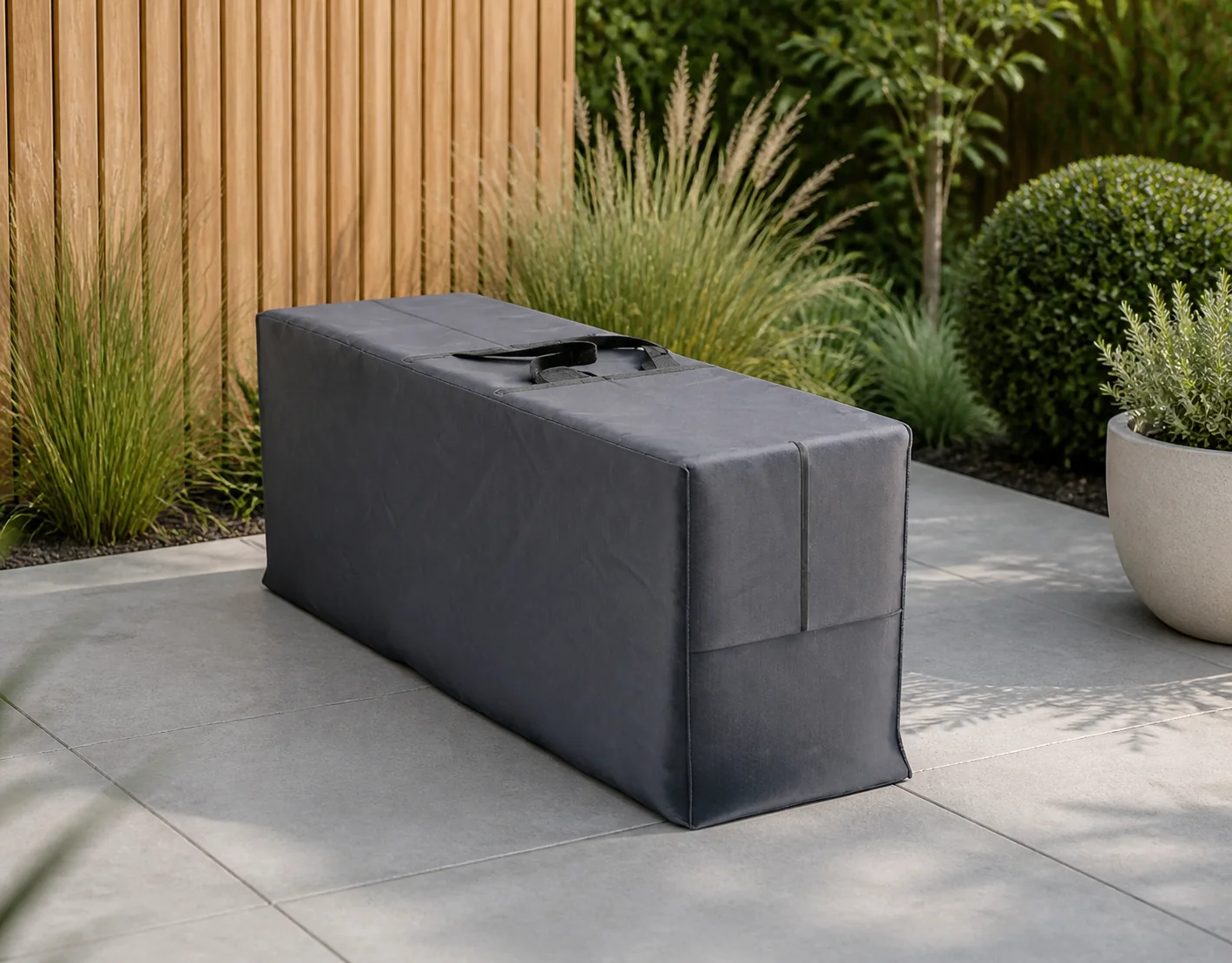 Sfeerfoto van Aerocover Kussentas 125 x 32 x 50 cm – grijs
