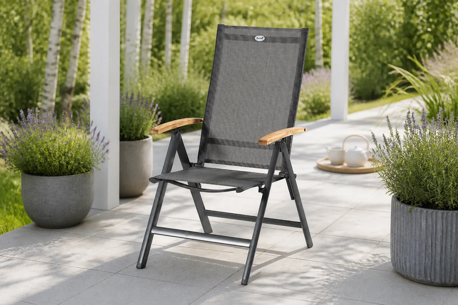 Sfeerfoto van Hartman Aruba verstelbare tuinstoel Teak – grijs