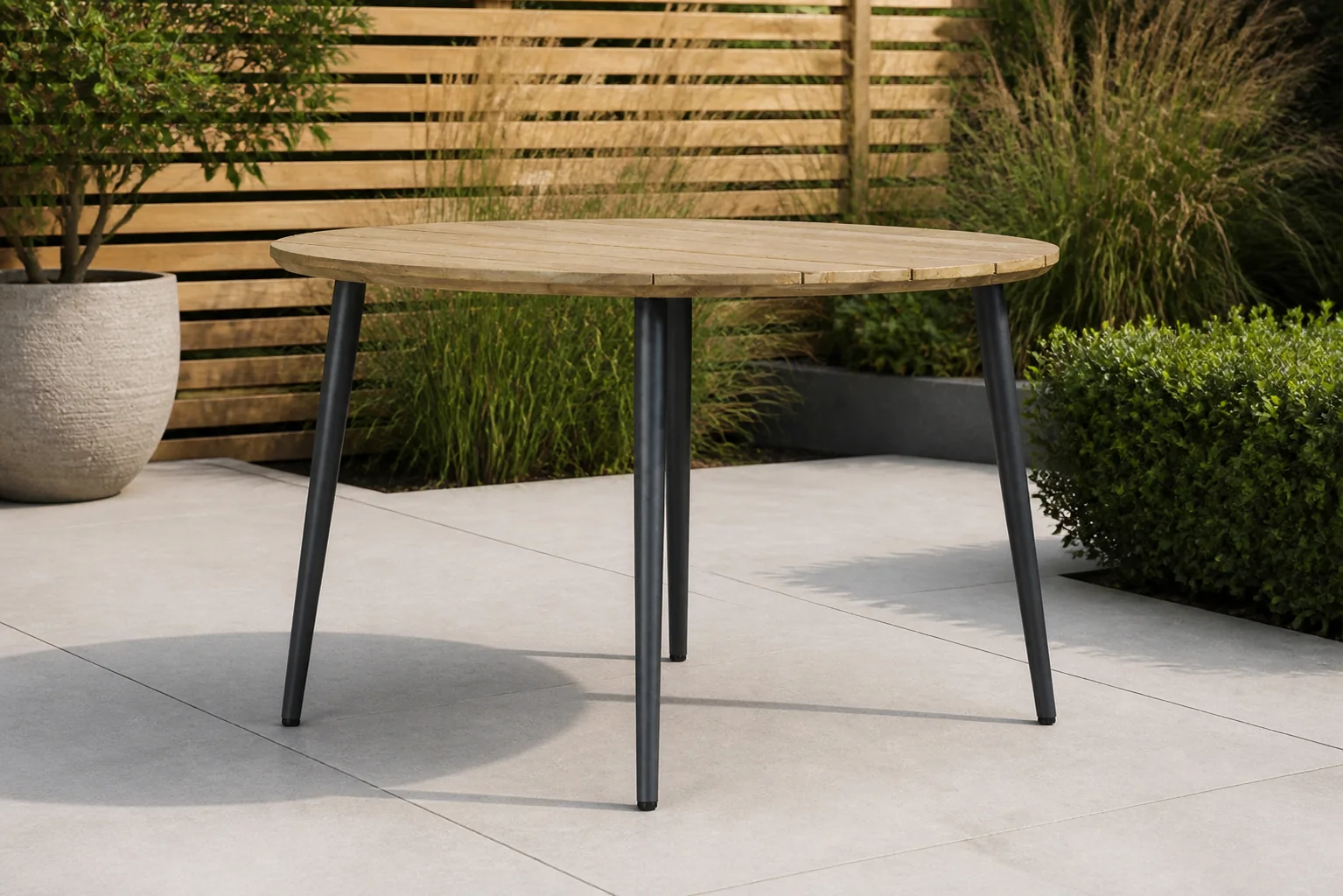 Sfeerfoto van Lifestyle Garden Furniture Montana dining tuintafel 130 cm antraciet – Grijs-antraciet
